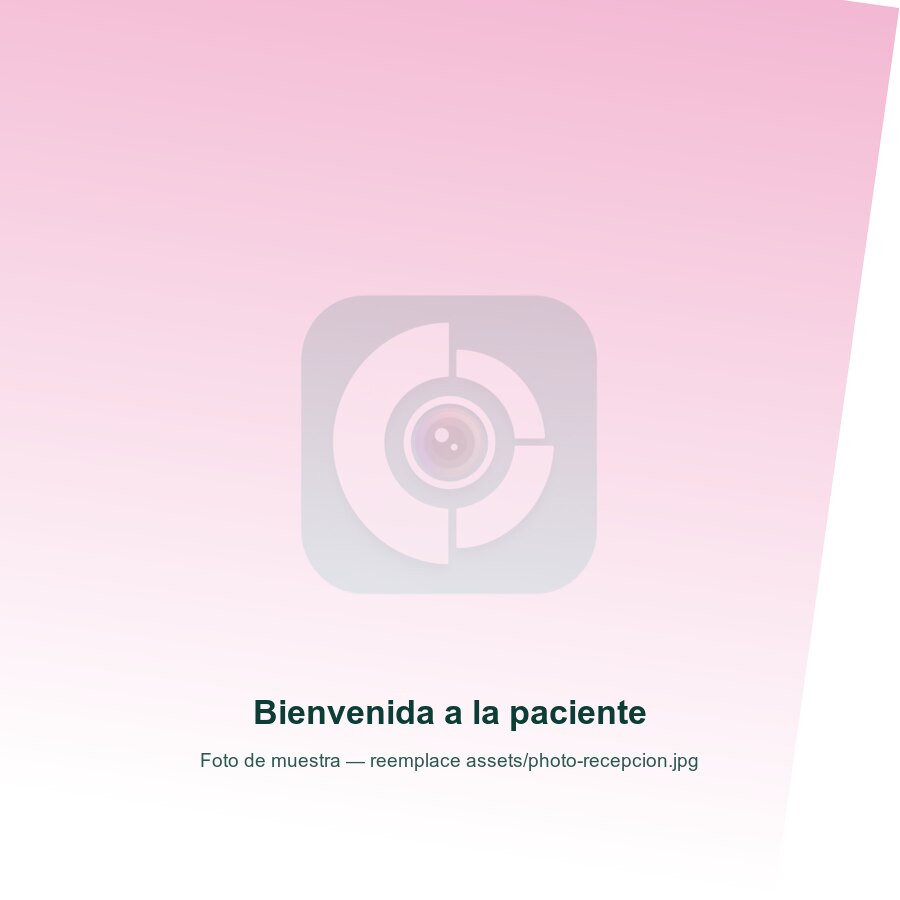 Médica dando la bienvenida a su paciente